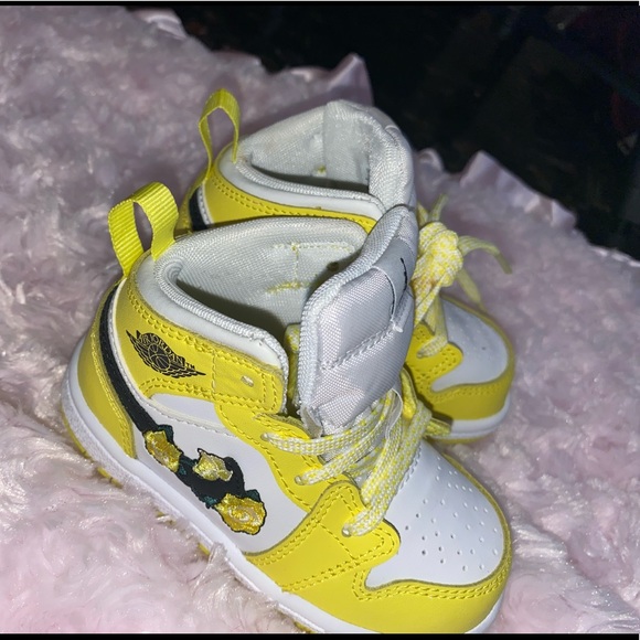 🌻Air Jordan 1 Mid SE TD🌻 - Picture 1 of 4